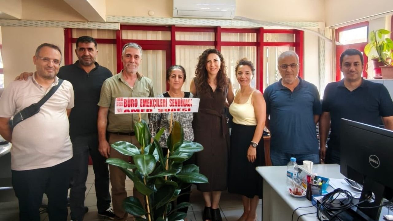 Diyarbakır'da KHK ile ihraç edilen Selda Kırmızıçiçek görevine iade edildi