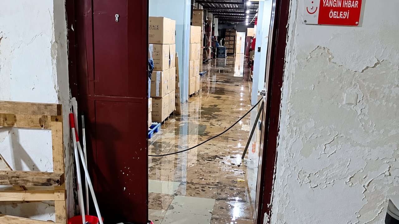 Diyarbakır Gazi Yaşargil Hastanesi’nde kanalizasyon alarmı: Bodrumu lağım suyu bastı