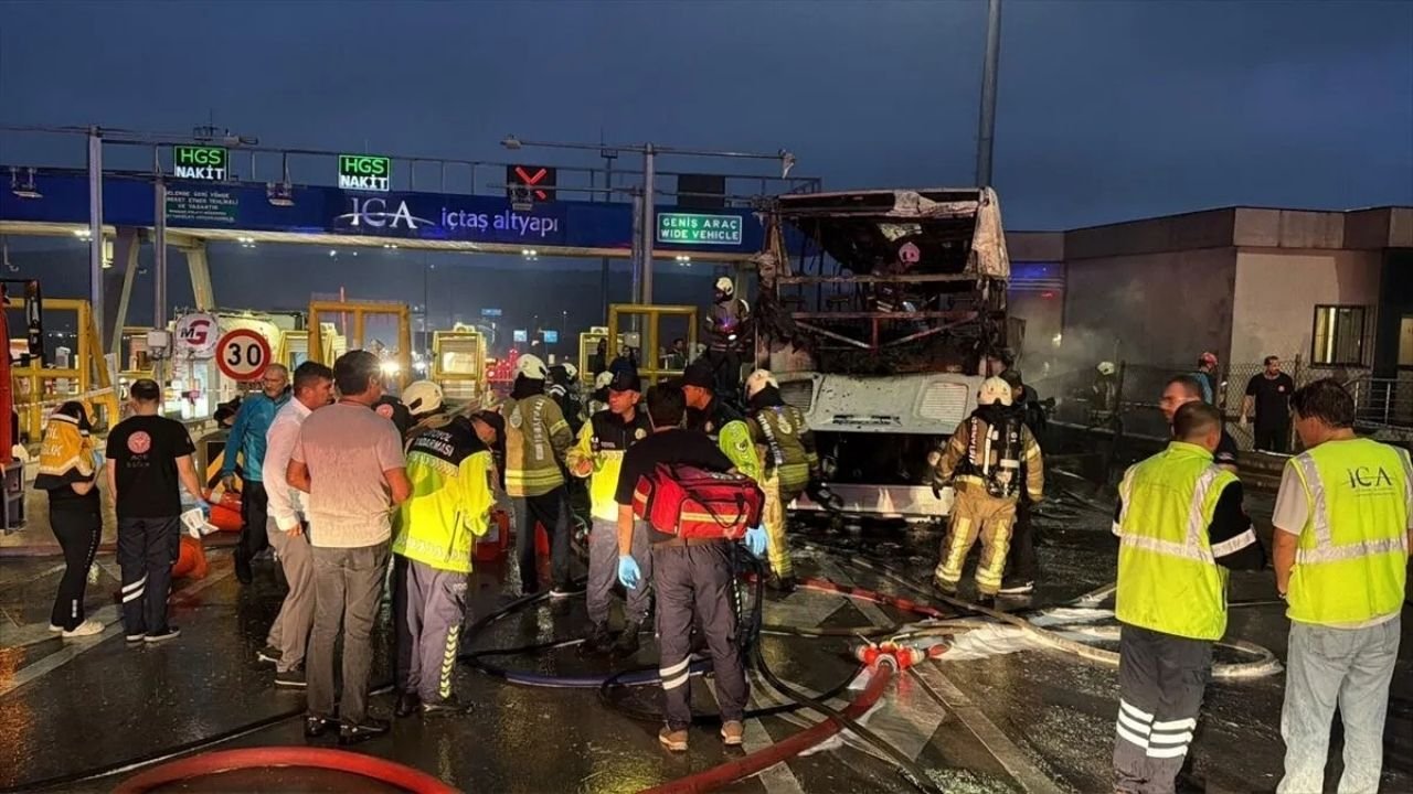 Diyarbakır'a gelen yolcu otobüsünde feci kaza: 2 kişi öldü, 1’i ağır 8 yaralı