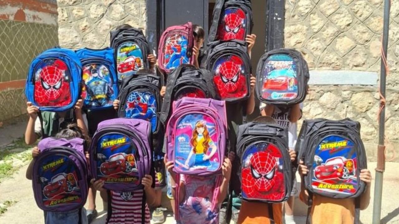 Çermikte 300 öğrenciye okul çantası dağıtıldı