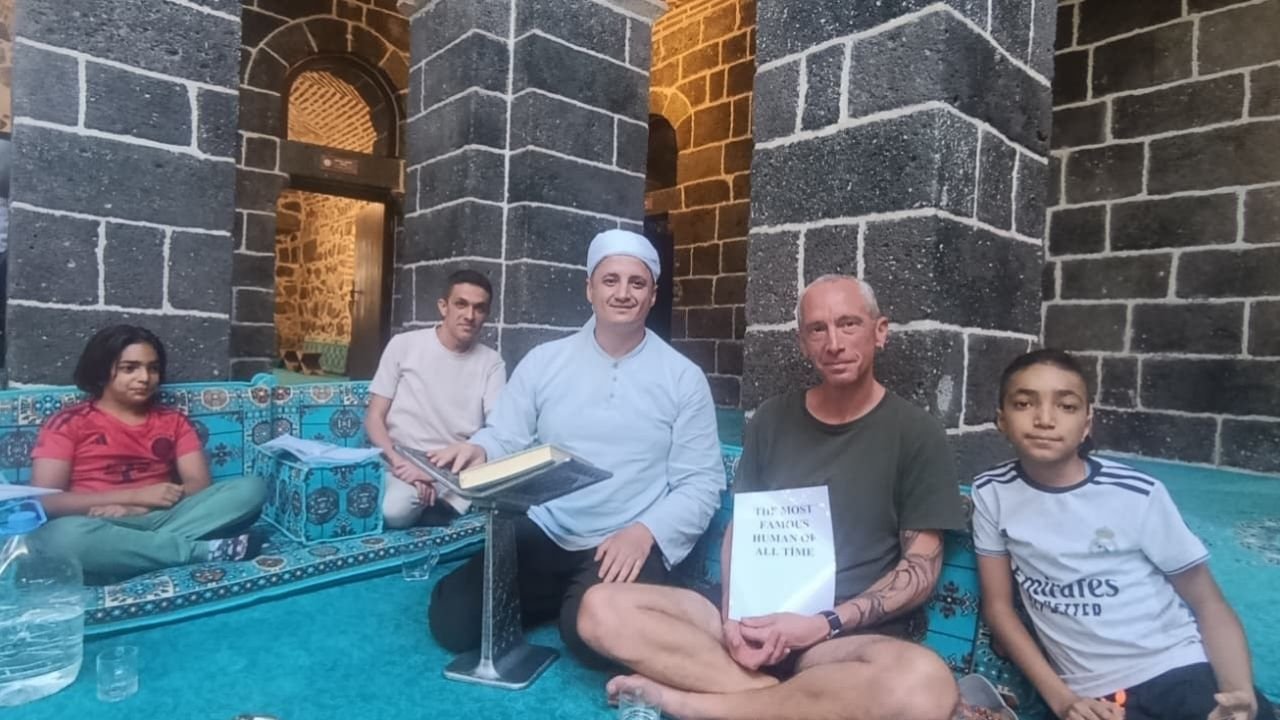 Fransız turistin Diyarbakır hayranlığı; Zinciriye Medresesi’nde büyülendi