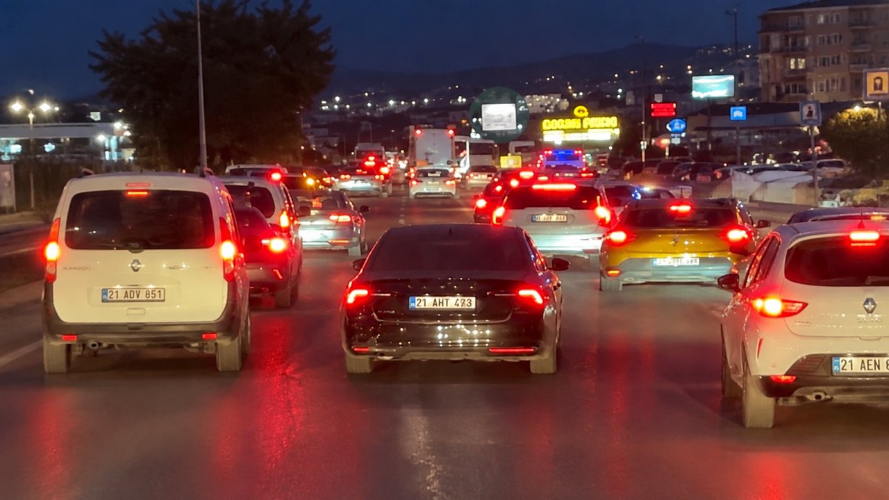 Görüntüler Diyarbakır'dan; Herkes fermuar oldu, o bencillikte ısrar etti!