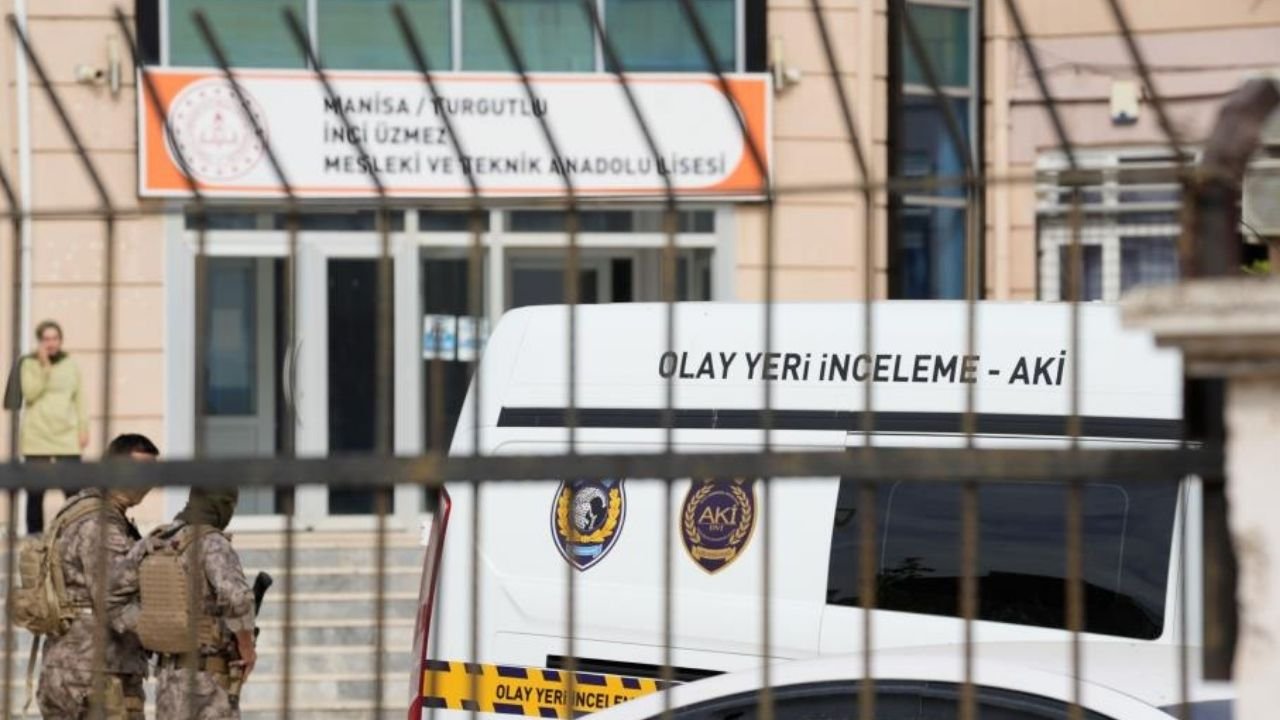 Manisa'daki okul saldırısı; 11 yaralı | Akran zorbalığı iddiaları araştırılıyor