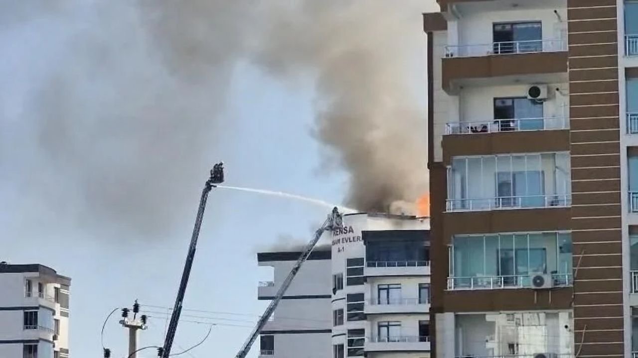 Diyarbakır’da tamir yapılan site çatısında yangın paniği