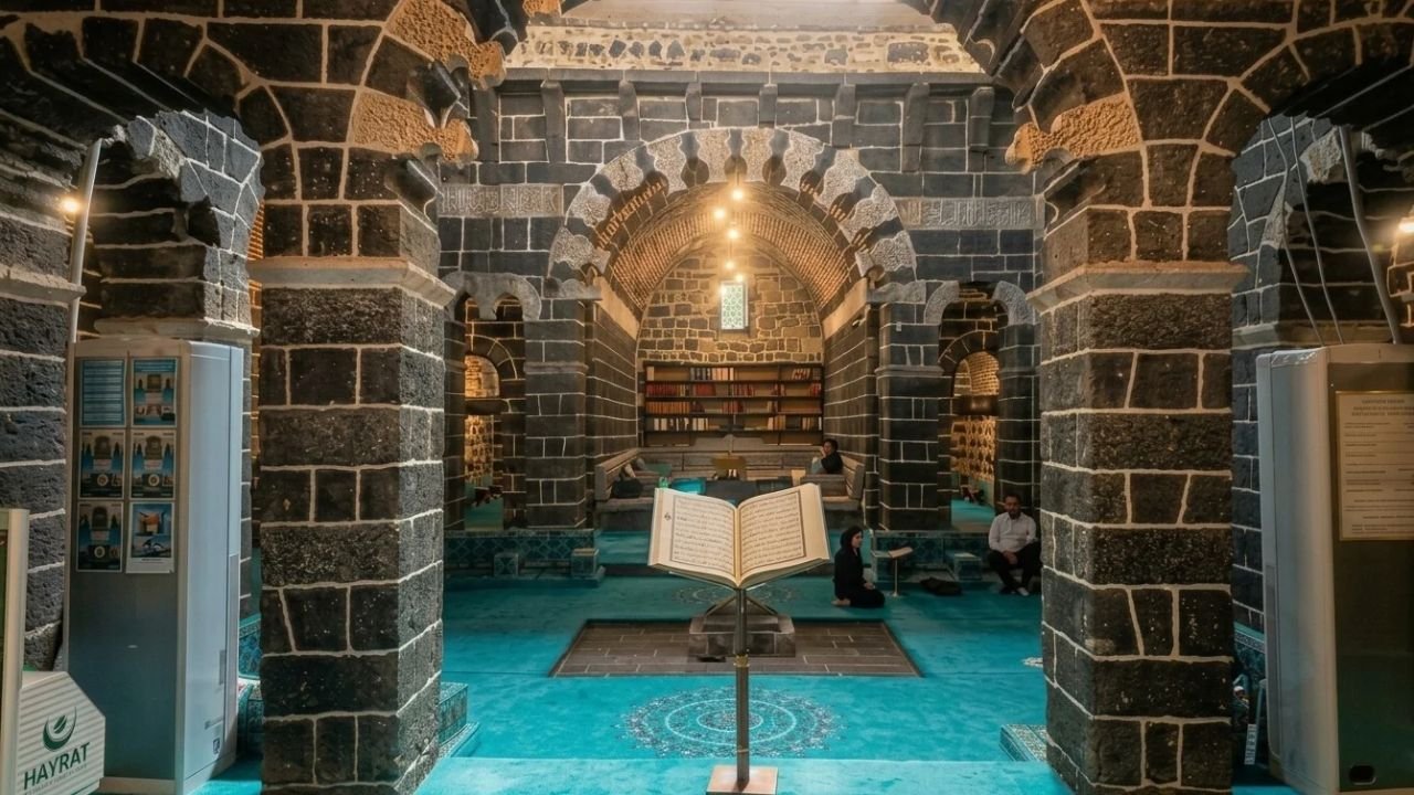 Nurullah Ergün  yazdı | Taşın Sabrı, İlimle Buluşan Hafıza: Zinciriye