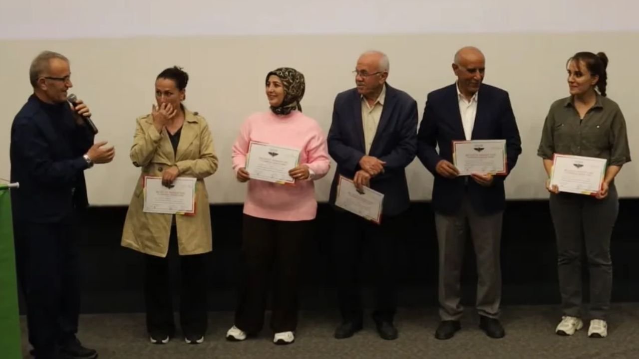 MED-DER Kürtçe kursiyerlerine sertifikalarını dağıttı: Anadilde Eğitim Temel Hak