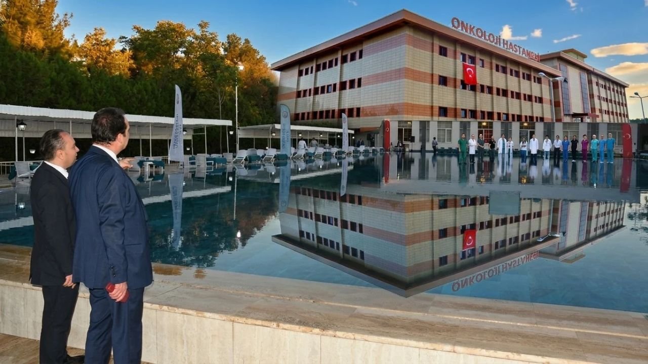 Dicle Üniversitesi’nde ‘yatırım önceliği’ tepkisi: Onkoloji hastaları sıra beklerken havuza milyonlarca lira