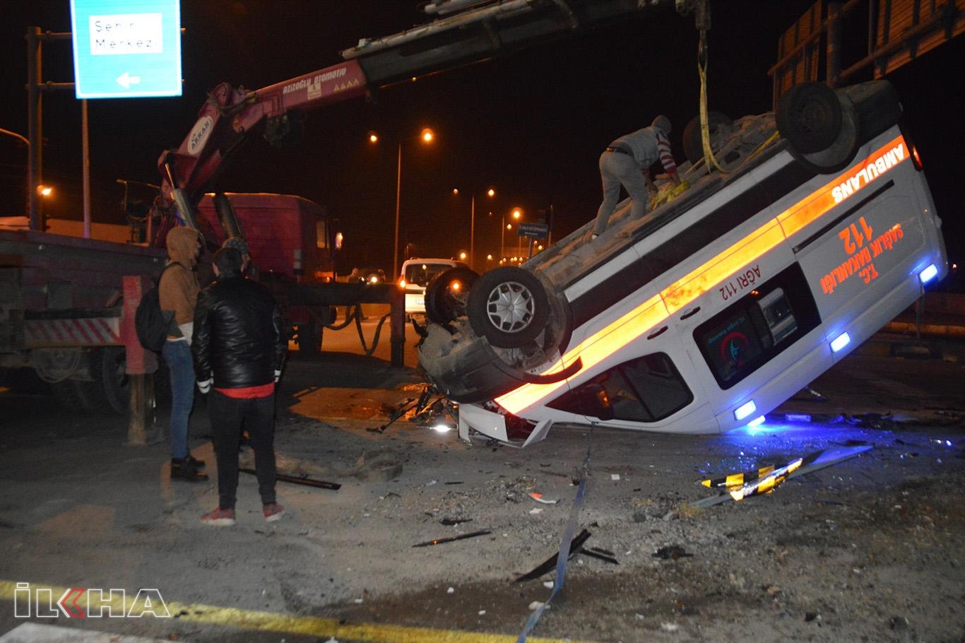 ​VİDEO HABER - Ambulans ile otomobil çarpıştı: Bir ölü 9 yaralı