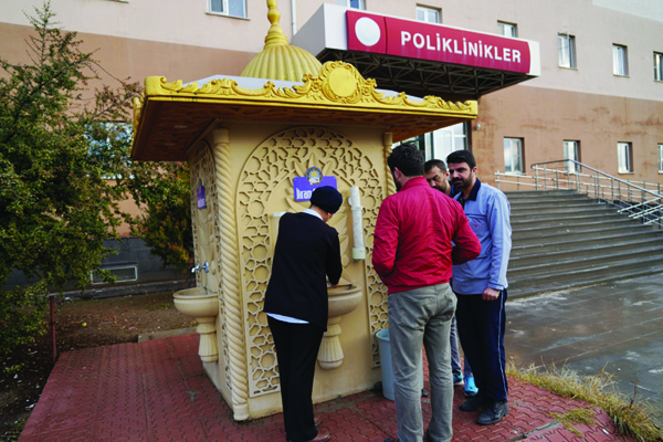 Ergani’de vatandaşlara sıcak çorba ikramı