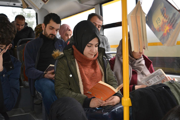 Video Haber - Şehir içi otobüsünde kitap okuma farkındalığı