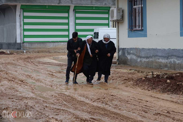 VİDEO HABER - Mahalle sakinlerinden yol ve kanalizasyon tepkisi