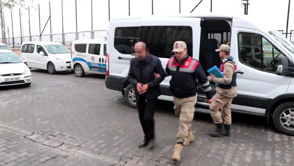 22 yıl kaçtı, saklandığı çukurda kıskıvrak yakalandı