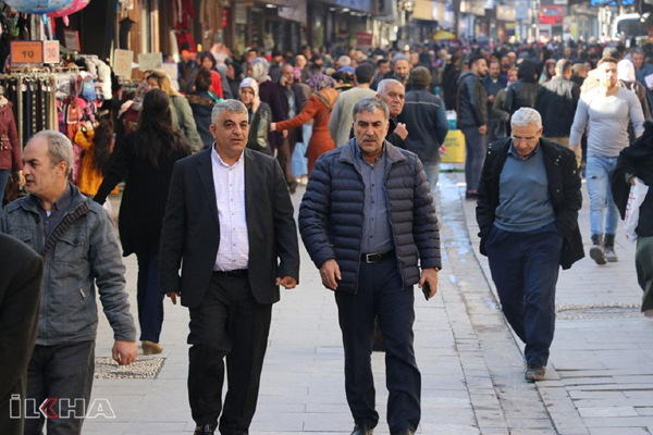 Türkiye'de halkın en önemli sorunları işsizlik ve hayat pahalılığı