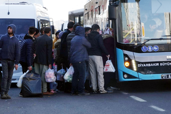 VİDEO HABER - Diyarbakırlılar: Toplu taşıma araçları yetersiz