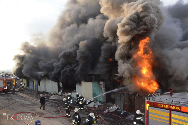 VİDEO HABER - Fabrika yangınında üretim atölyeleri küle döndü