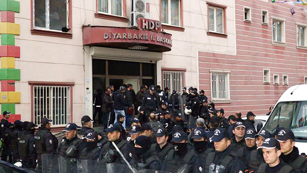 “HDP binası neden polis ablukasında?”