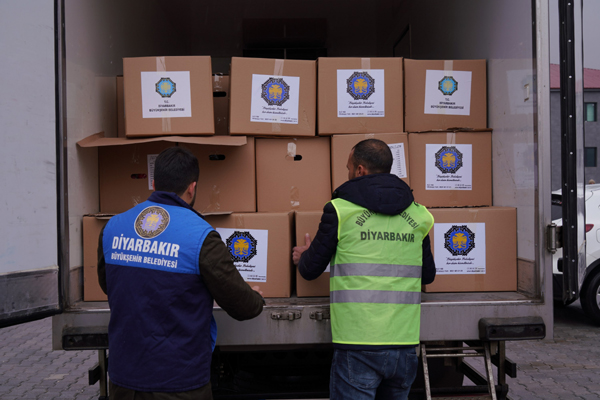 Depremden etkilenen vatandaşlara gıda yardımı