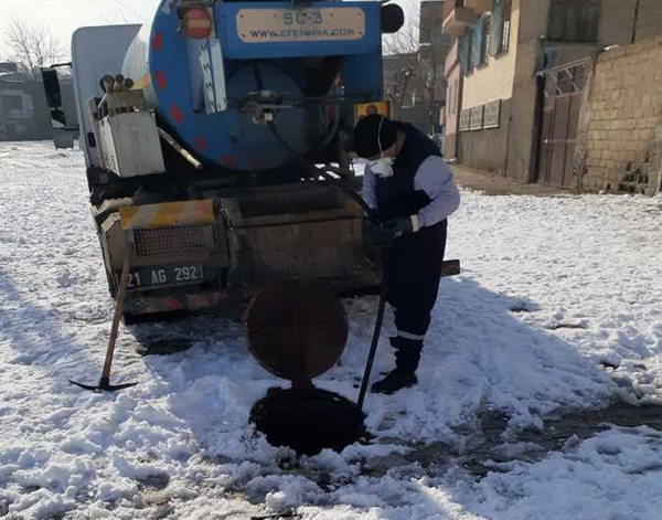 DİSKİ’den donan su şebekelerine müdahale