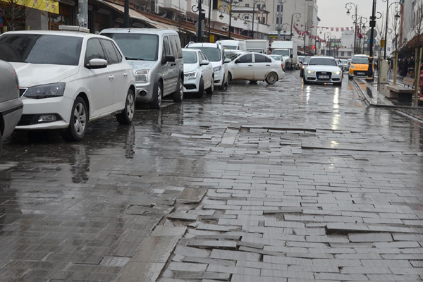 VİDEO HABER - Melik Ahmet Caddesinin bu hali tarihi Sur’a yakışmıyor
