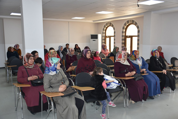 Bilgi Evi öğrenci ve velilere iletişim semineri