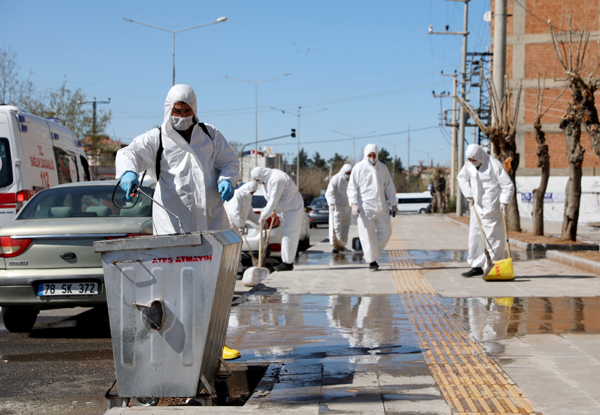 Diyarbakır’da dezenfekte çalışmaları aralıksız sürüyor