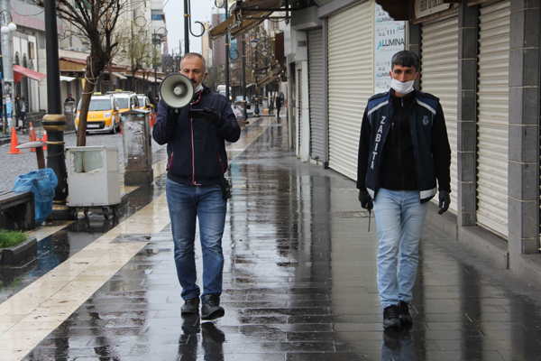 Zabıta ekiplerinden 'evde kal' çağrısı