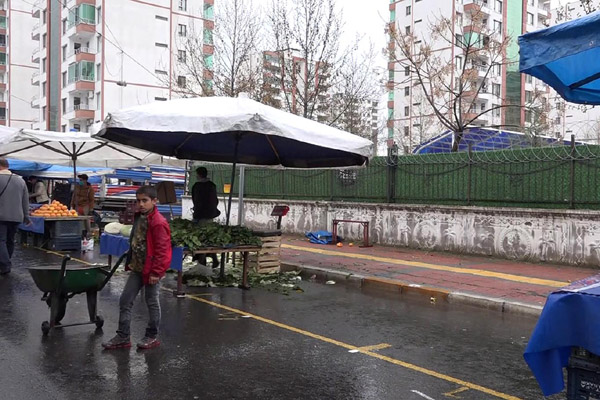 VİDEO HABER - Pazar esnafı, ‘sosyal mesafe’ kuralına uyuyor