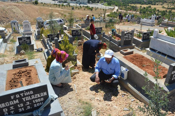 Mezarlık ziyaretleri yasaklandı