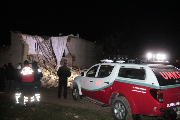 VİDEO HABER - Kerpiç ev çöktü: 2 çocuk öldü