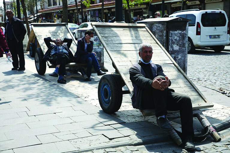 ‘Mecbur olmasak dışarı çıkmazdık’