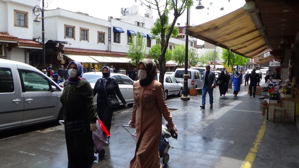 VİDEO HABER - Yasak bitti, vatandaşlar alışverişe çıktı