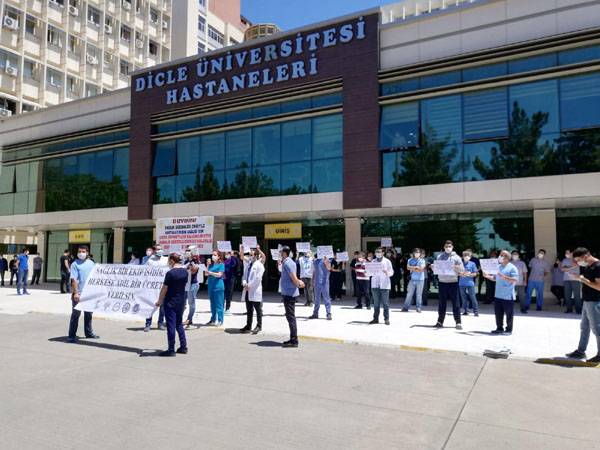 Ek ödeme protestosu: Sağlık ekip işidir