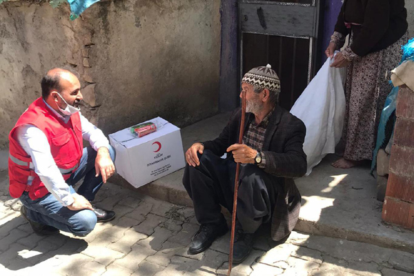 Diyarbakır Kızılay’dan 700 aileye Ramazan yardımı
