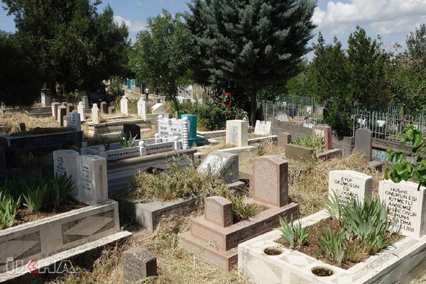 Mezarlık ziyaretleri bu yıl yasaktan dolayı yapılamadı