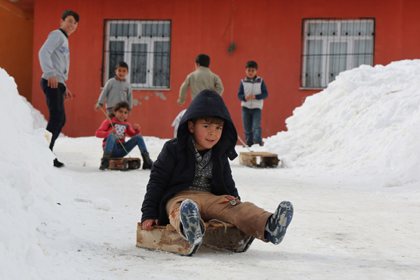 Köy çocuklarının alternatif kayak merkezi