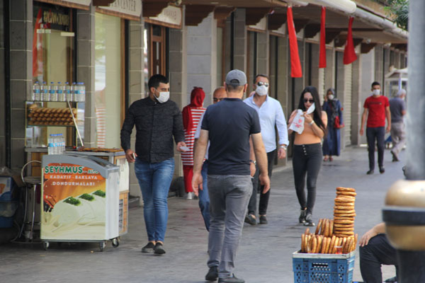 Diyarbakır'da maskesiz sokağa çıkma yasağı başladı