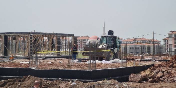 Diyarbakır’da üzerine inşaat demiri düşen işçi öldü