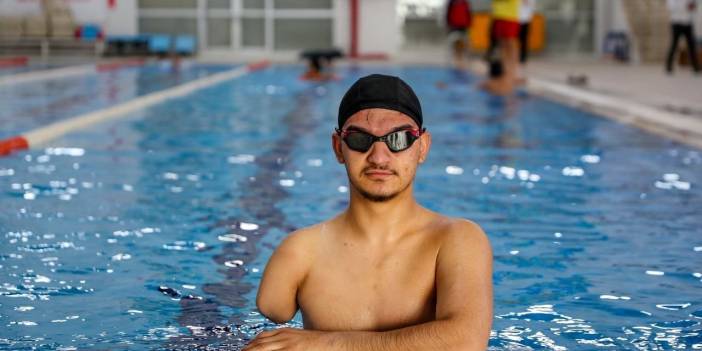 Patlamada kolunu ve bacağını kaybetti, yüzme ve karateyle yaşama bağlandı