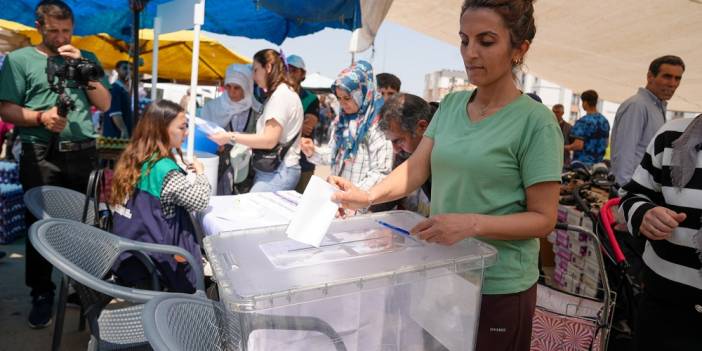 Oğlaklı’da sandıklar kuruldu: Mahalleli kendi geleceğini oyluyor