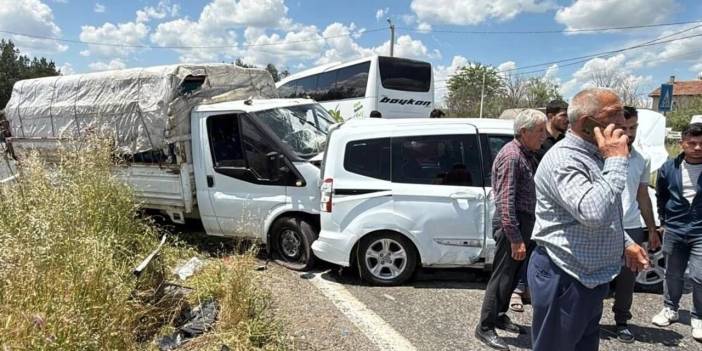 Diyarbakır-Silvan yolunda can pazarı: 1’i ağır 4 yaralı