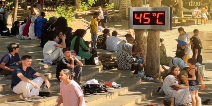 Diyarbakır’da kavurucu sıcaklar: Hissedilen sıcaklık 50 dereceyi aştı, termometreler 45’i gösterdi