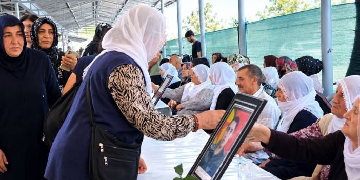 Çatışmalarda yaşamını yitiren 49 gerilla için Diyarbakır’da kurulan taziyeye yoğun ilgi