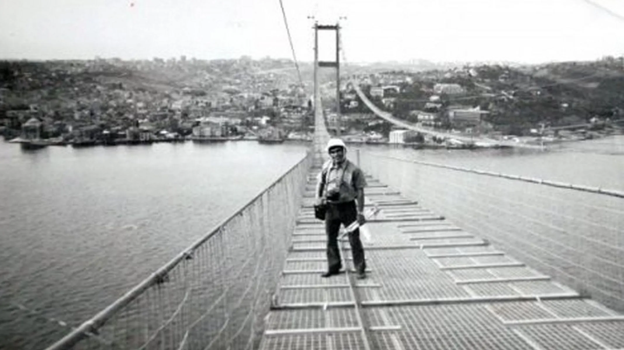 1973-istanbul-bogaz-koprusunde-tasitla-gecis-denemesi-yapildi.webp