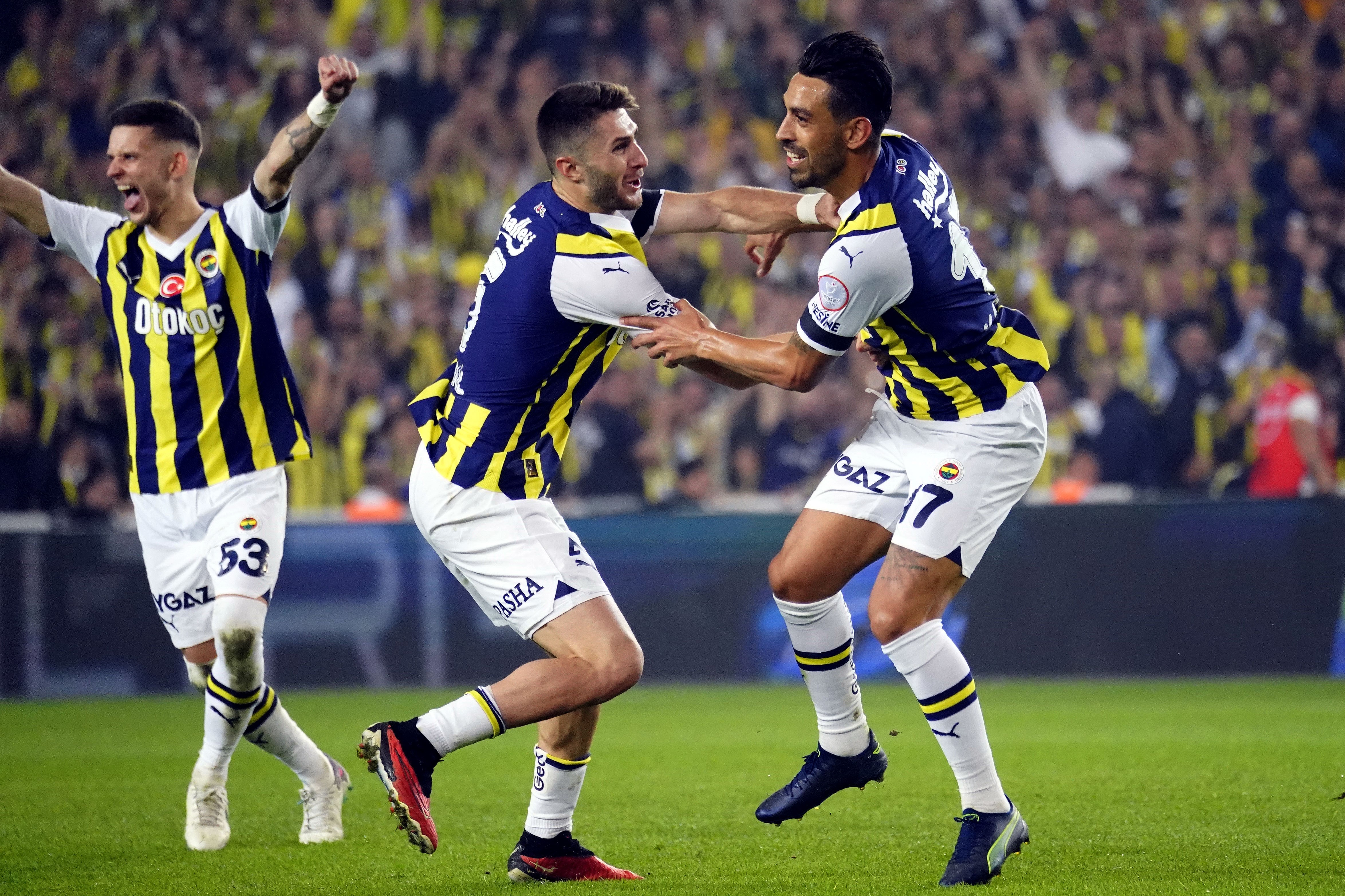 Fenerbahçe'den rekor: Sarı-Lacivertliler tarihi bir sezon yaşıyor