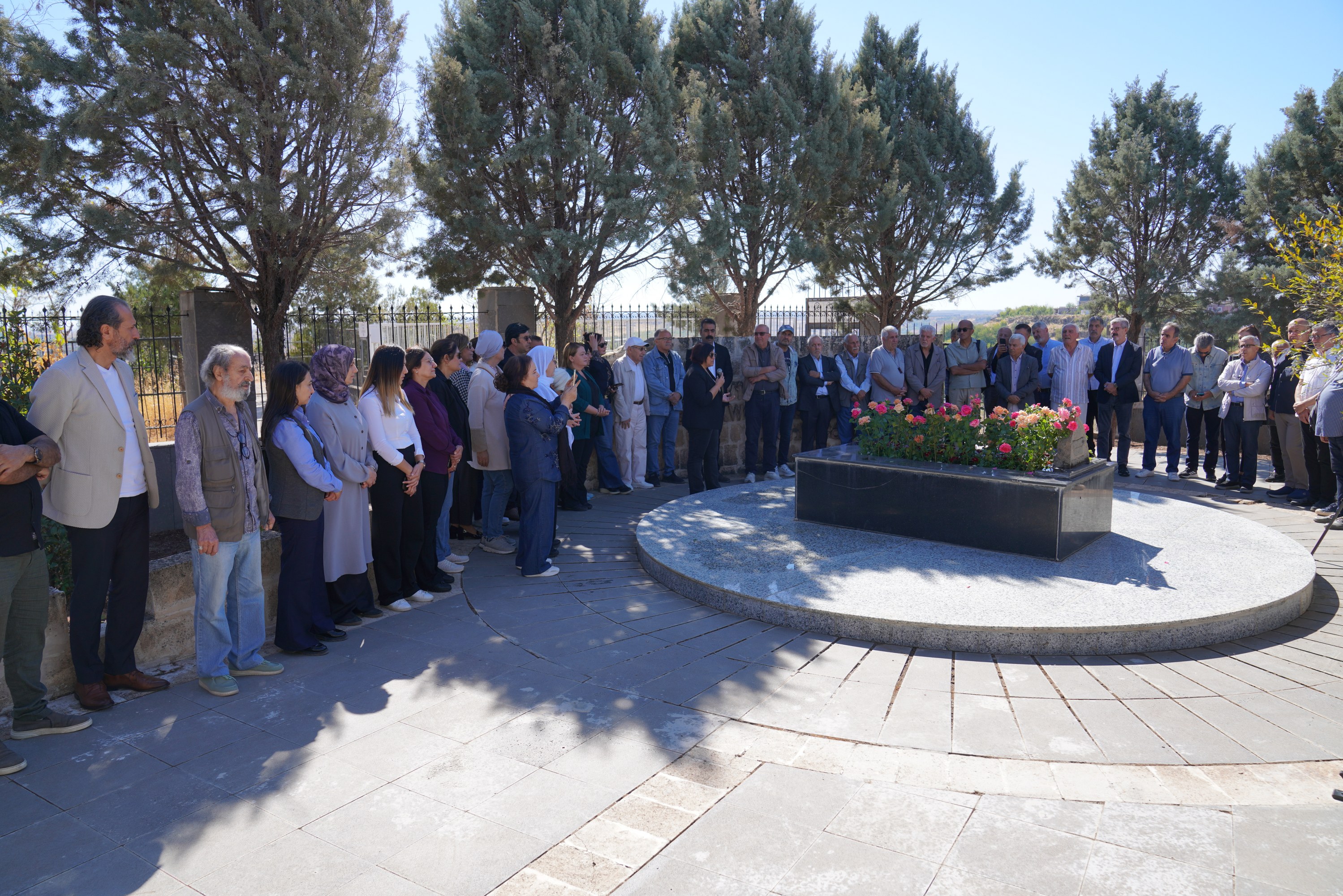 mehmet-uzun-mezar-anma-2.jpg