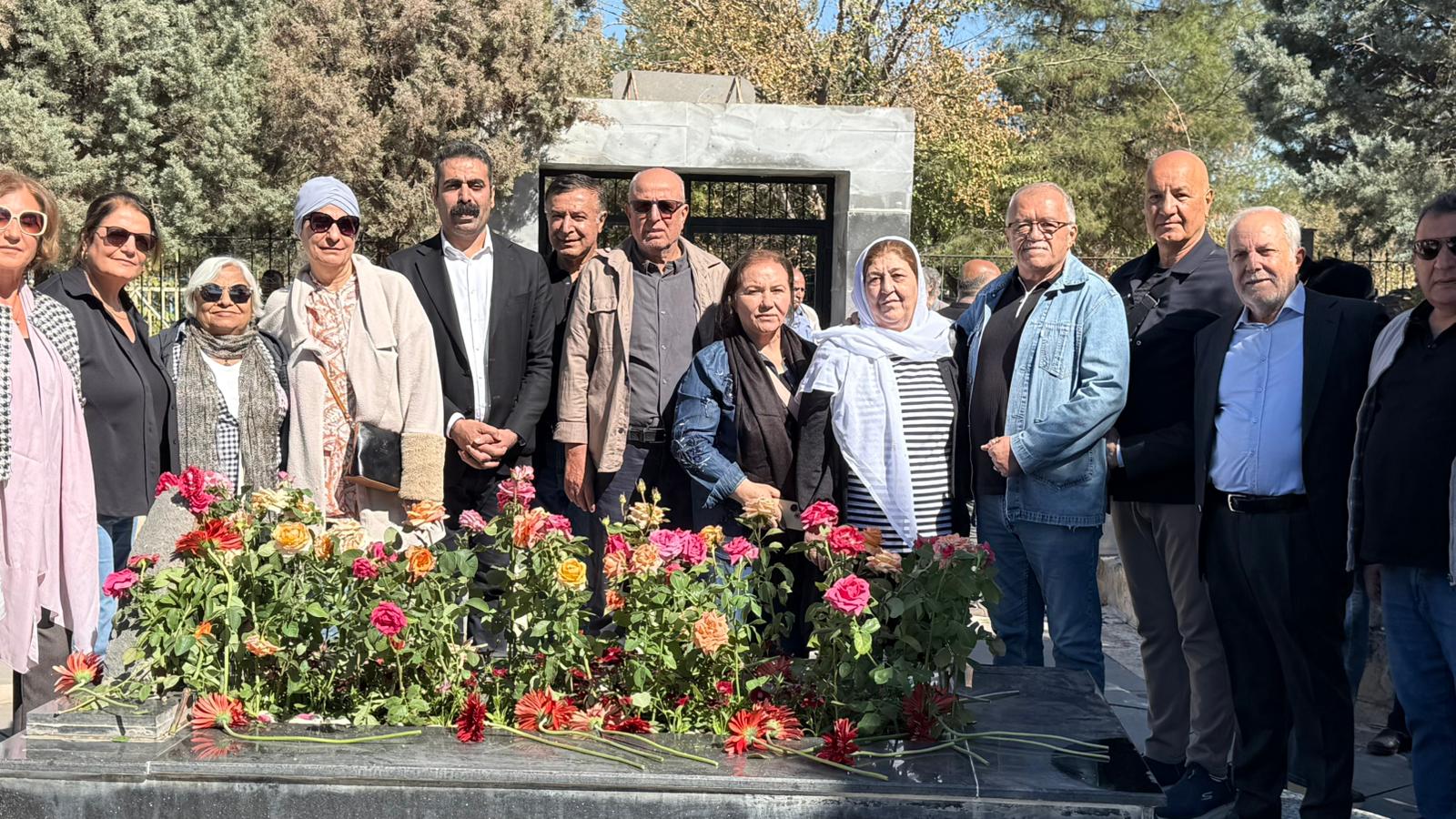mehmet-uzun-mezar-anma.jpeg