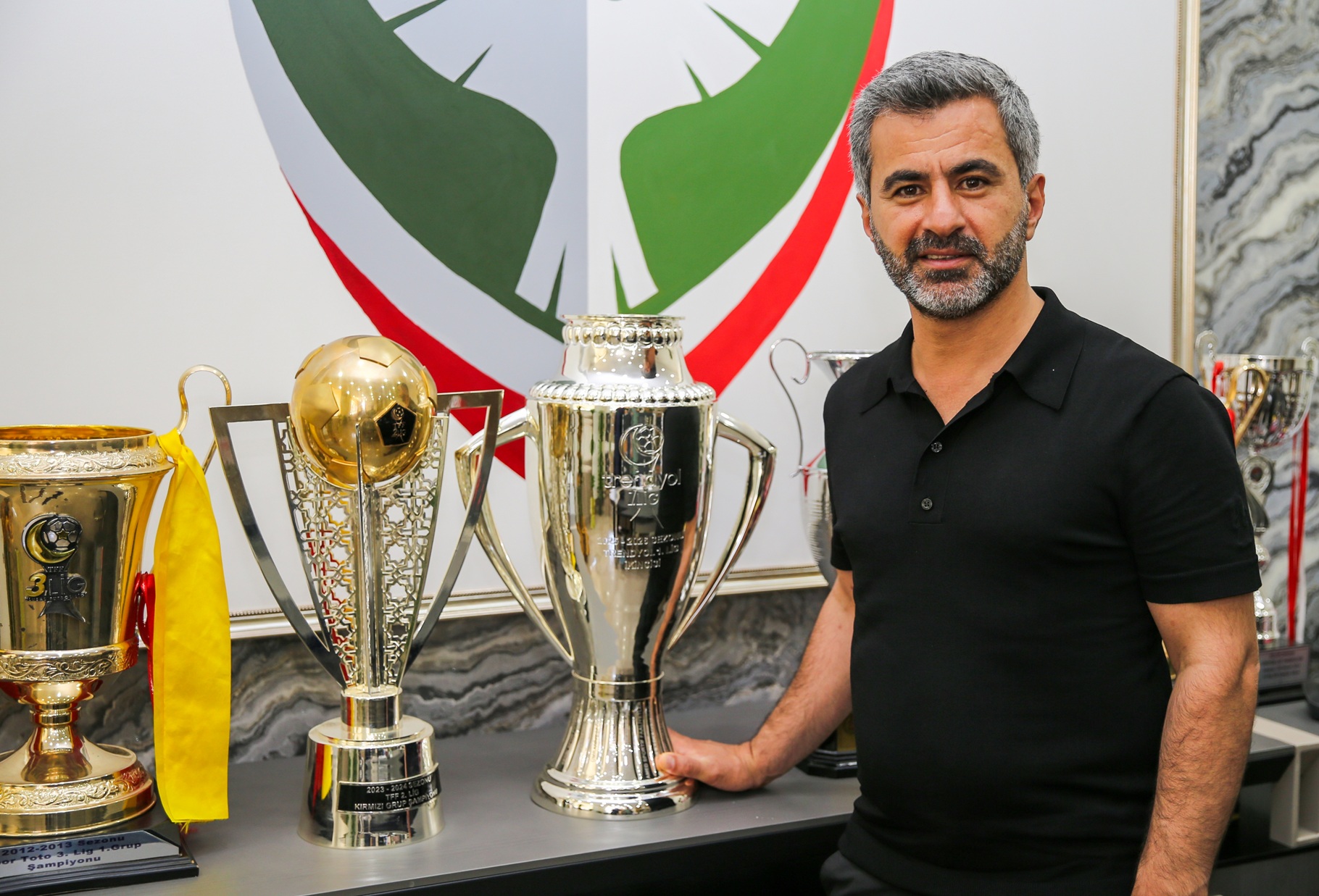 amedspor-teknik-direktorluk-icin-yabanci-hoca-arayisinda.jpg