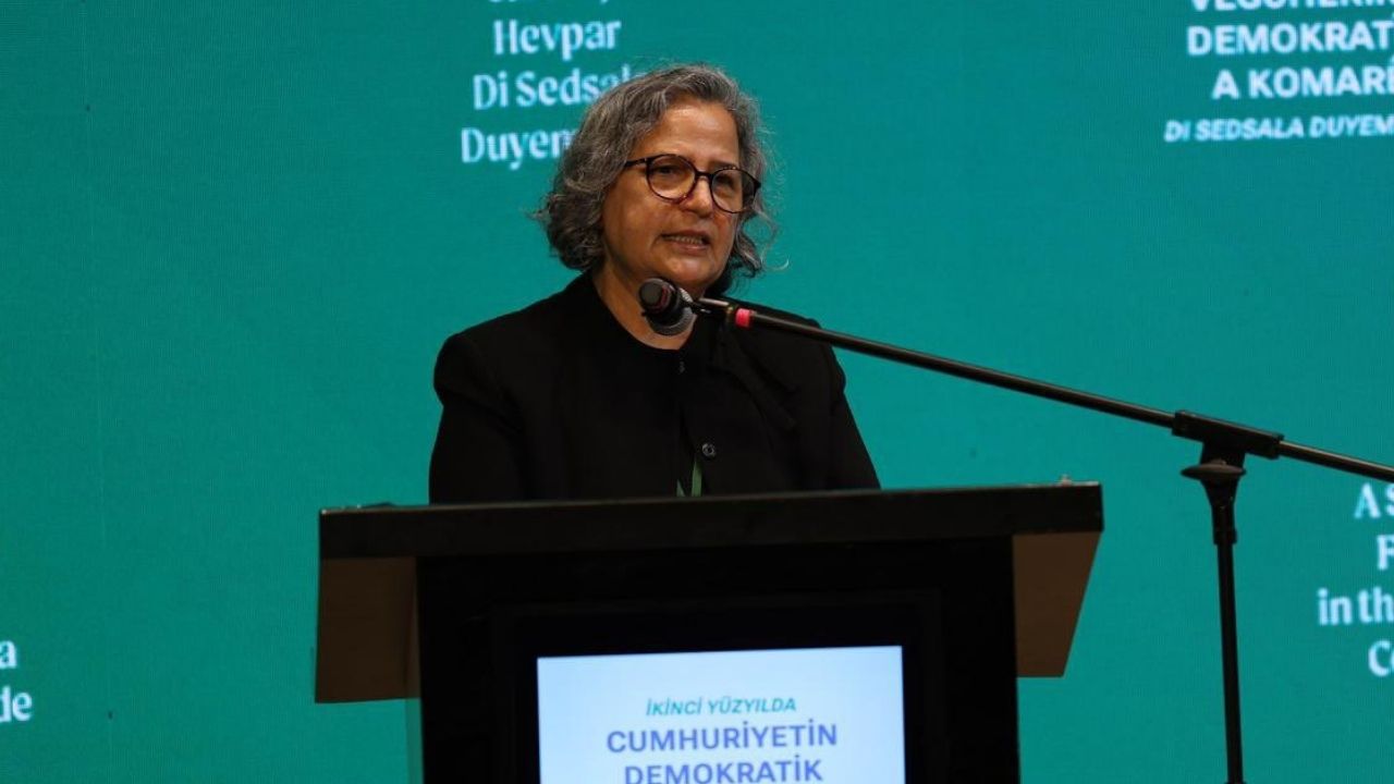 demokratik-donusum-konferansi-gultan-kisanak.jpeg